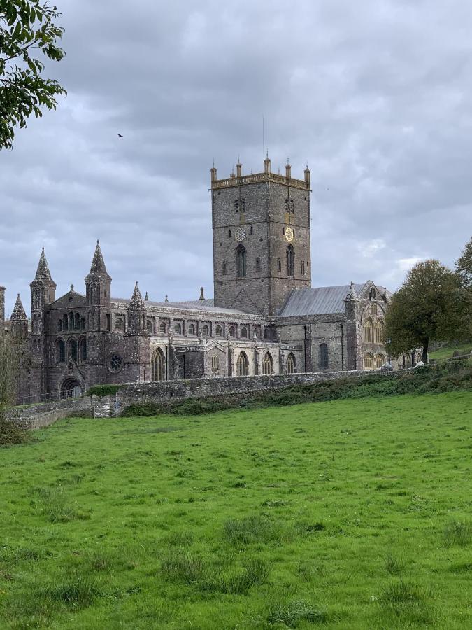 St Davids Gin & Kitchen - The Cathedral Villas Exteriör bild