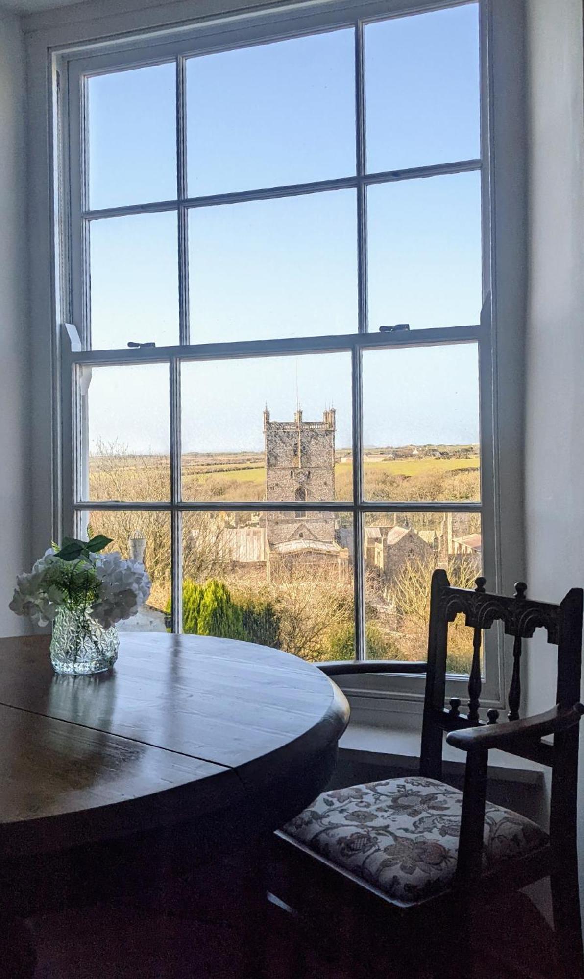 St Davids Gin & Kitchen - The Cathedral Villas Rum bild